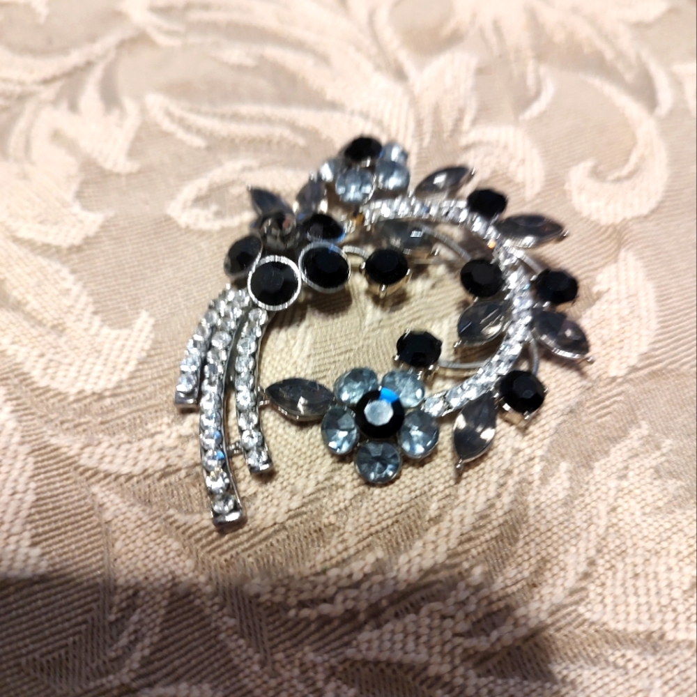 🖤🩶🤍 Sultry Vintage 90's Art Deco Nouveau Rhinestone Brooch - Picture 4 of 11